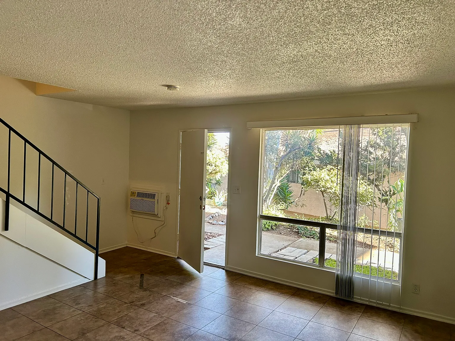 2 bed, 1.5 bath, 1100 sqft, $2,000 — Photo 3