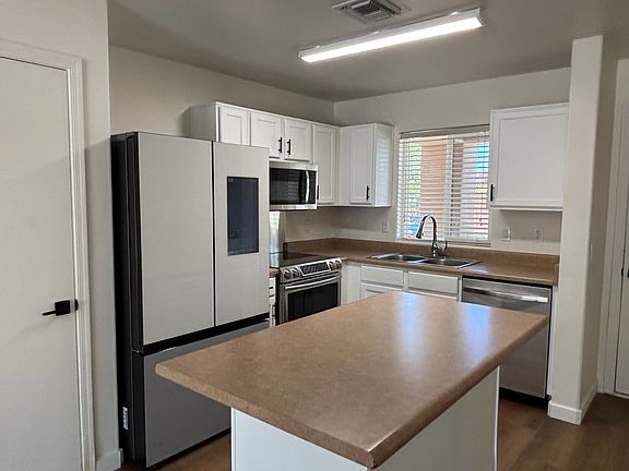 2nd image of 906 E Robert Hansen Dr