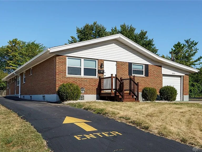 3433 Woodman Dr — Photo 2