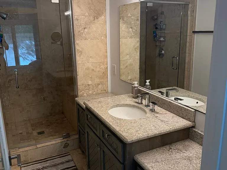 422 Canterbury Ct NW — Photo 16