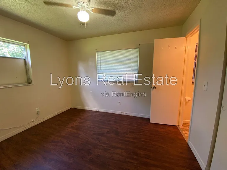 7906 Suncoast Dr — Photo 15