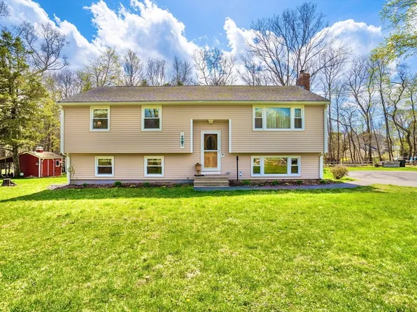 13 Willow St, Foxboro, MA 02035