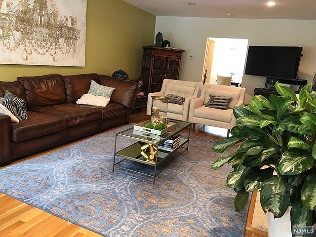 1st image of 153 Kensington Dr #153