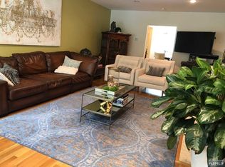 153 Kensington Dr #153, Fort Lee, NJ