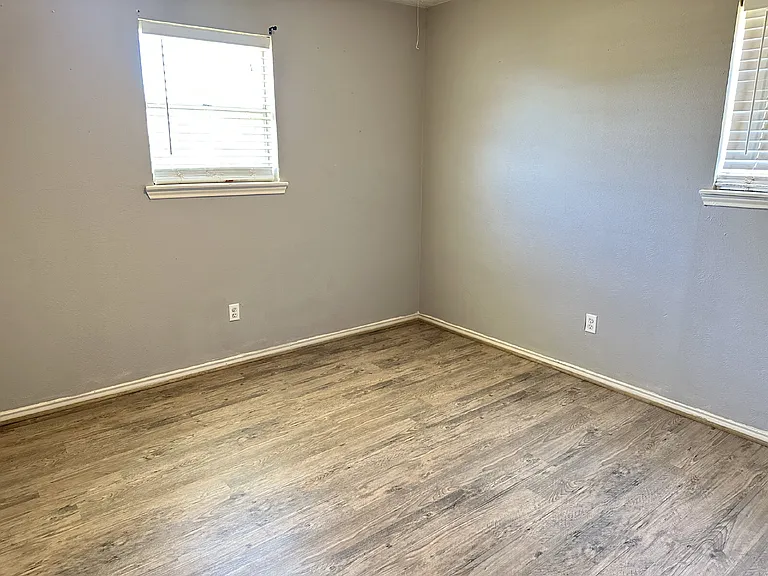 5613 16th Pl — Photo 11