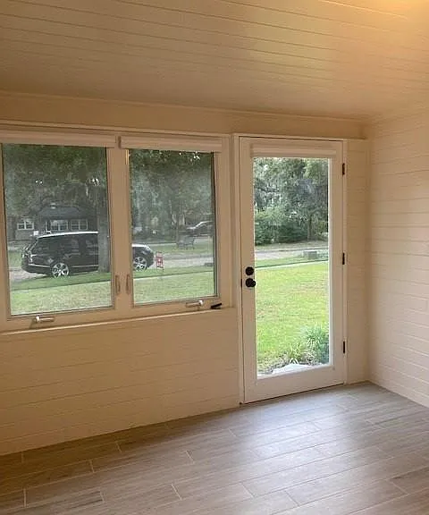 360 E Kings Way — Photo 12