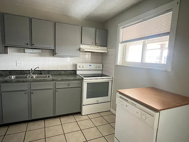 345 E 20th Ave #D — Photo 1