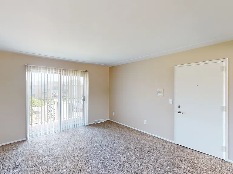 Rivercrest Apartments — Photo 8