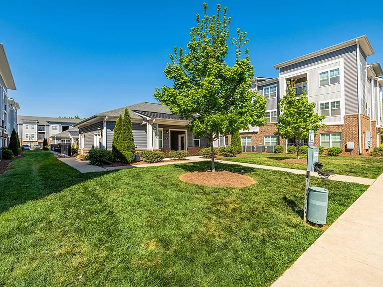 Grand Oaks Apartments — Photo 57