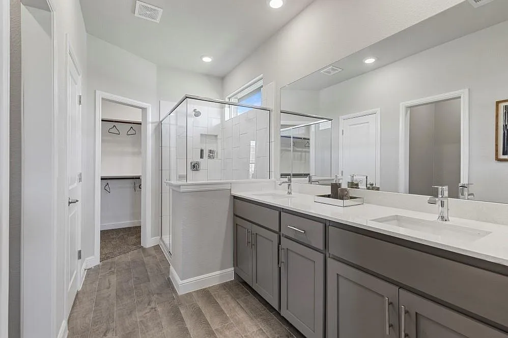 4 bed, 2014 sqft, $2,999 — Photo 4