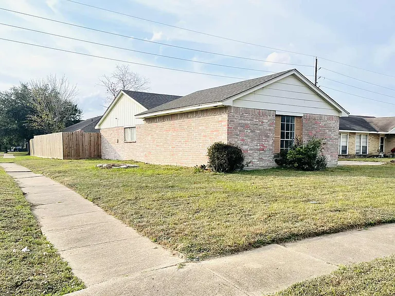 11703 Bonaparte Dr — Photo 2
