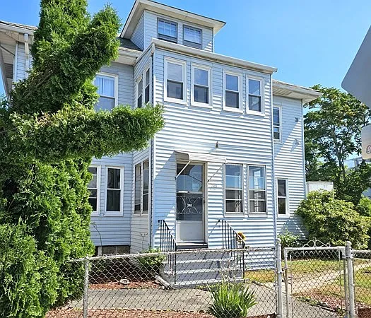 3 bed, 1300 sqft, $3,100 — Photo 2