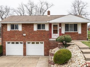 5621 Tracy Dr, Pittsburgh, PA 15236