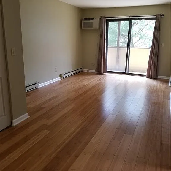 8 Oakwood Ave #C5 — Photo 2