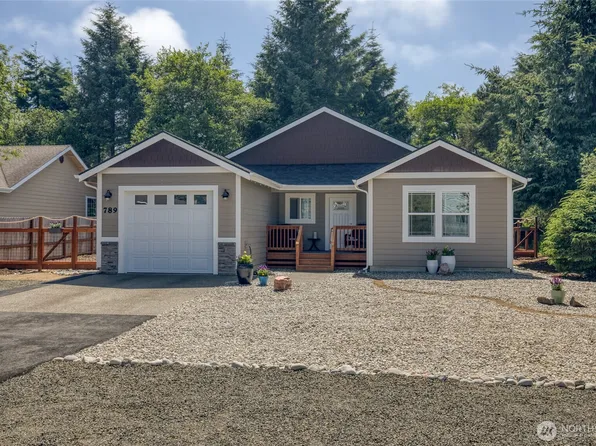 789 Island Circle SE, Ocean Shores, WA 98569