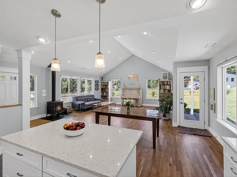 4470 Stoltz Dr — Photo 4