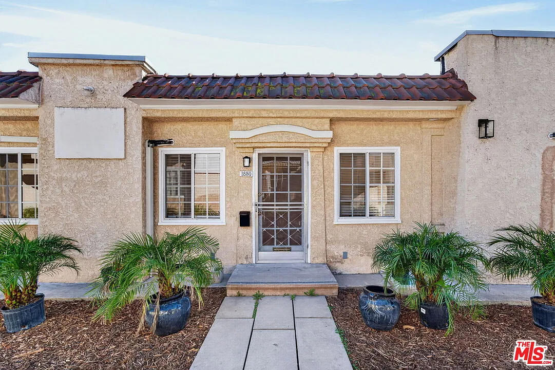 3 bed, 1.0 bath, 850 sqft, $3,350 — Photo 2