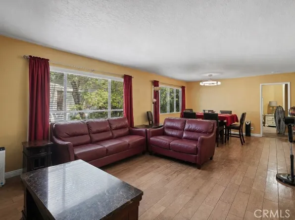 18601 Collins St APT D30, Tarzana, CA 91356