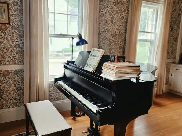 82 Court St, Dedham, MA 02026