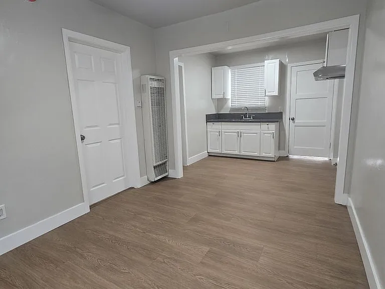 10961 S Figueroa St — Photo 19