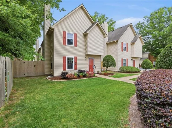 860 Gas Light Ln, Virginia Beach, VA 23462