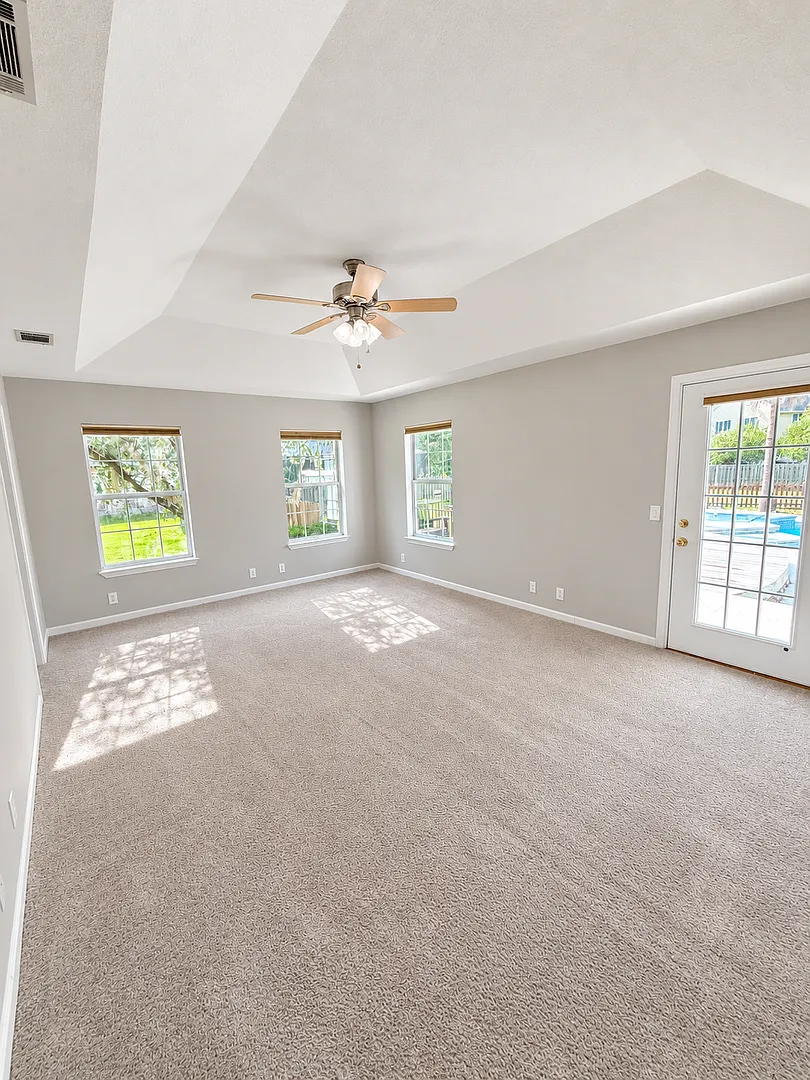 Spacious 4-Bedroom Home with In-Ground Pool! — Photo 4