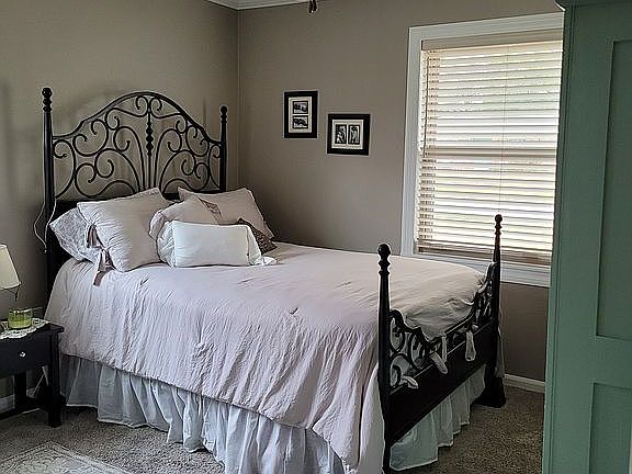4th image of 322 Parkway Pl