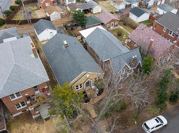 3rd image of 3912 Potomac St