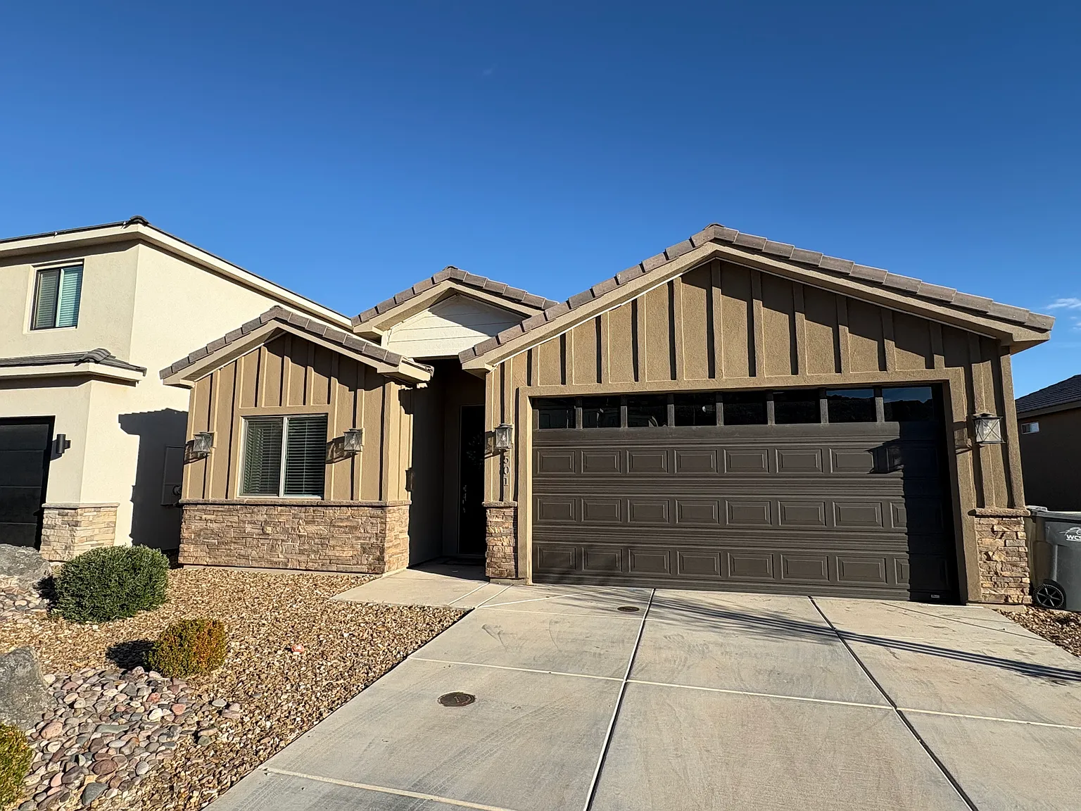 3 bed, 1300 sqft, $2,100 — Photo 1