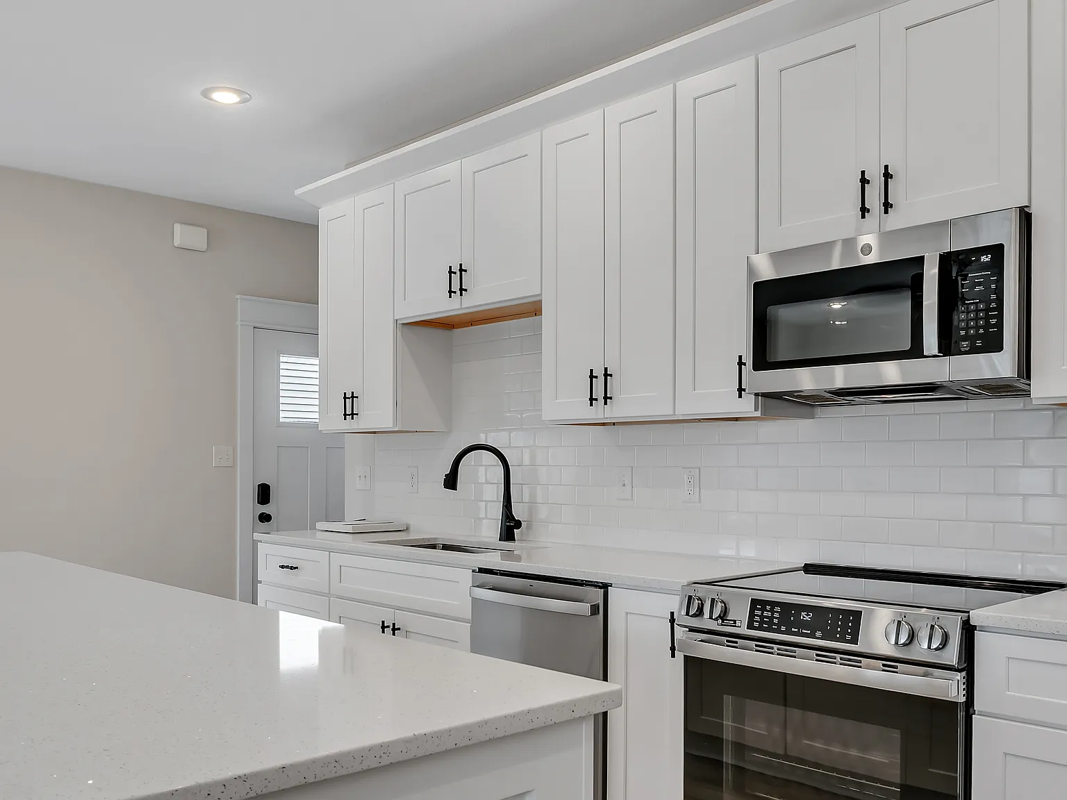 1200 N Woodburn Ave — Photo 3