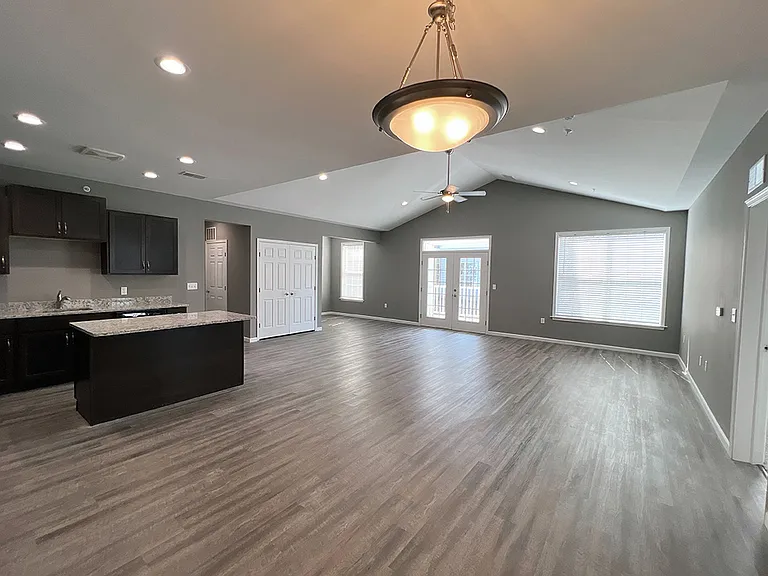 Green Valley Apartments — Photo 2