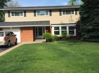 624 Fairway Dr, Glenview, IL