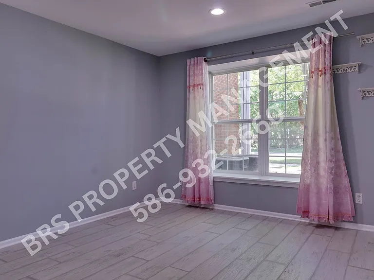 5300 Pine Aires Dr — Photo 12