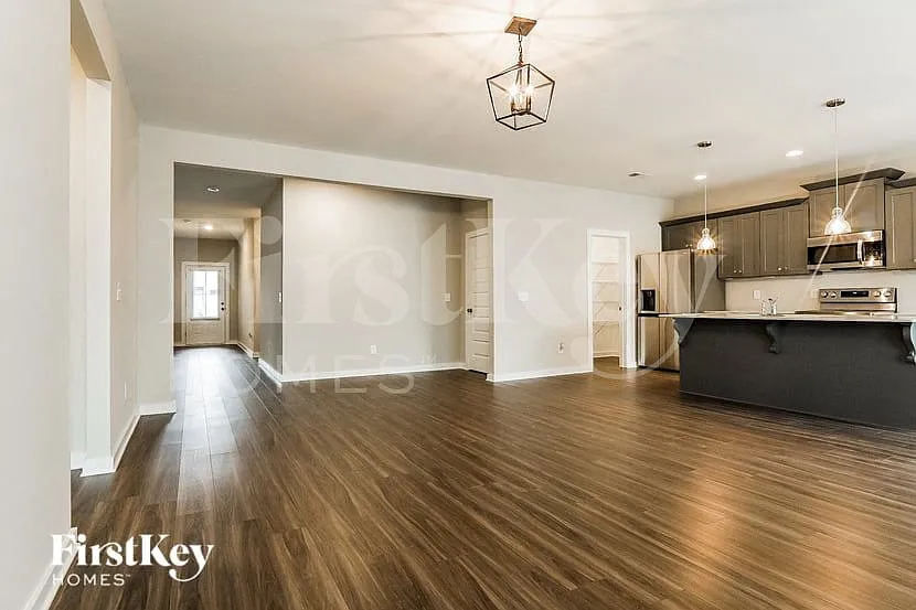 3 bed, 2.0 bath, 1503 sqft, $1,420 — Photo 4