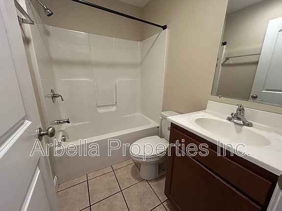 5th image of 122 Leach Dr APT 102