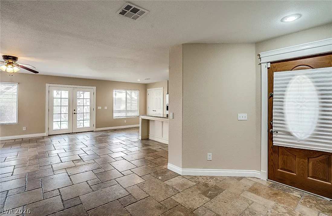 4 bed, 2.5 bath, 2130 sqft, $2,750 — Photo 2