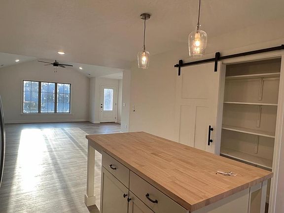 2nd image of 105 N Luna Ln