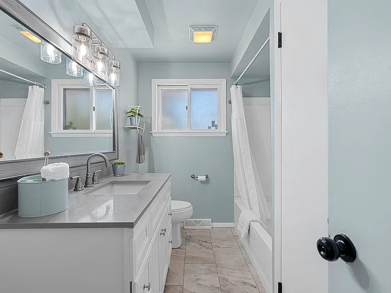 2627 S Jackson St — Photo 12