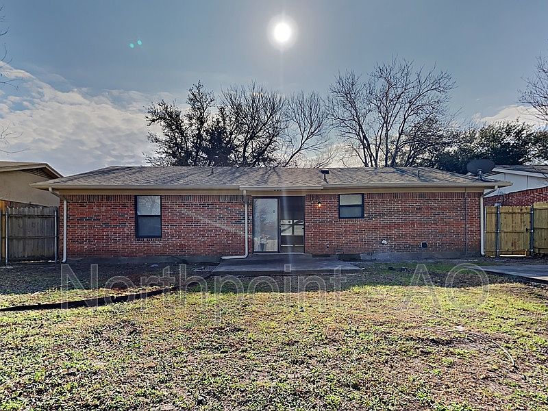 1st image of 803 N Lisa Ln