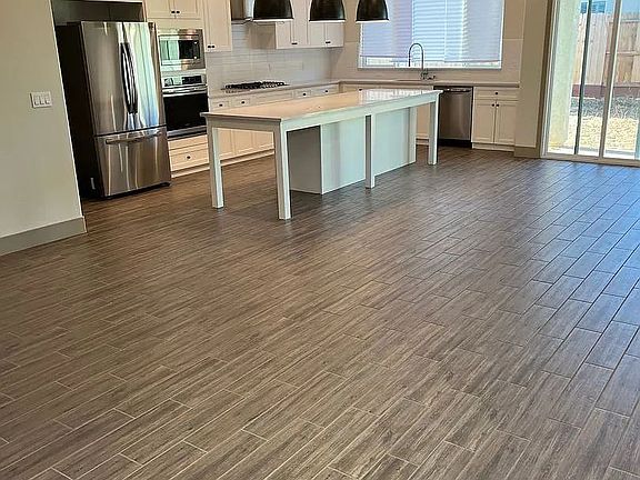5th image of 2418 Bastidas Dr
