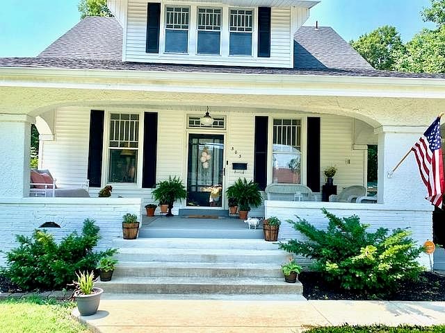 1st image of 303 Gordon St