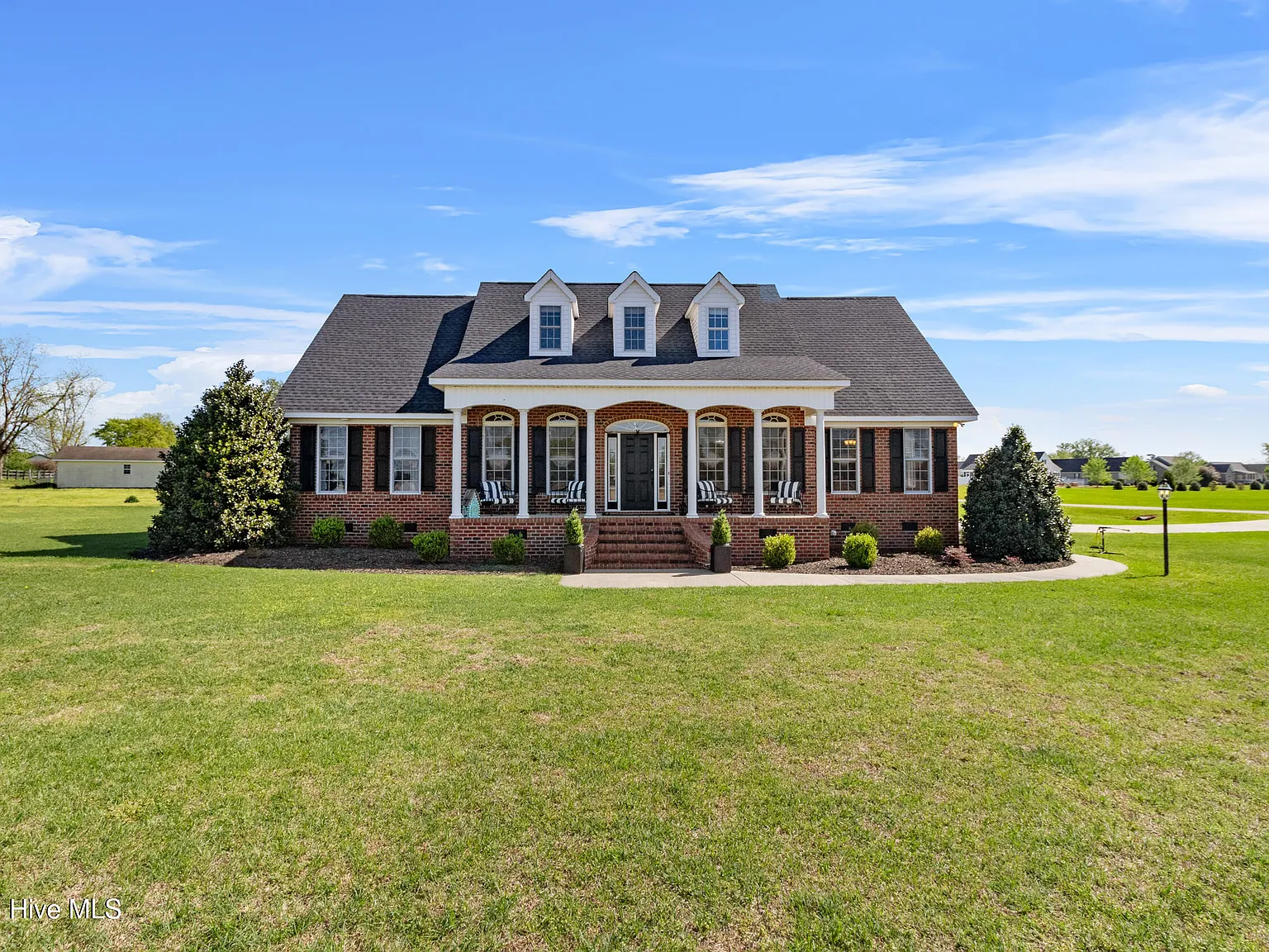 5 bed, 4.0 bath, 3654 sqft, $2,500 — Photo 3