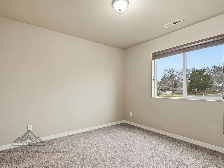 218 E Whitman Dr — Photo 11