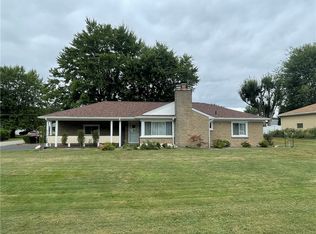 110 Ellis Ave, Hermitage, PA 16148