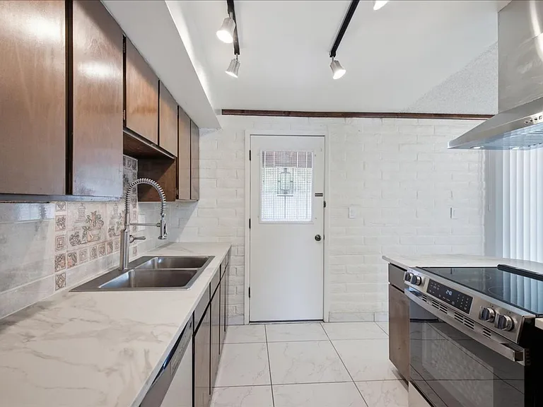7530 E Stella Rd — Photo 15
