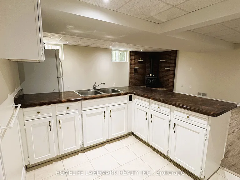 171 Greenfield Ave #BASEMENT — Photo 12