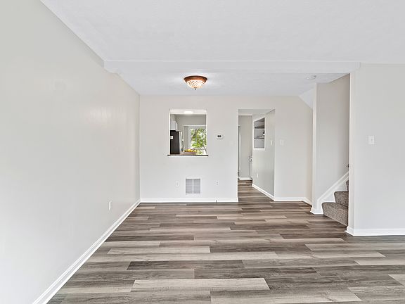 4th image of 689 Clearview Ave