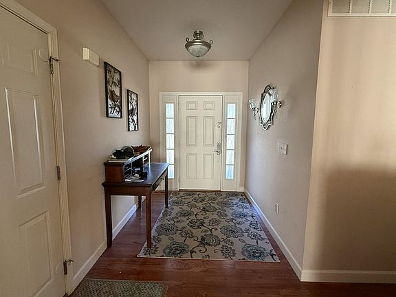 2nd image of 6 White Fang Dr