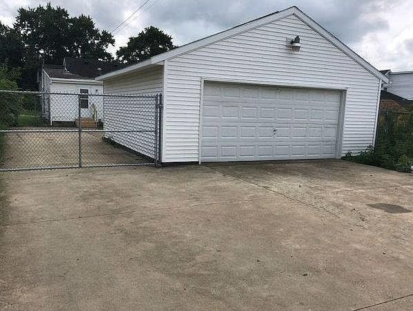 1st image of 606 Wood St