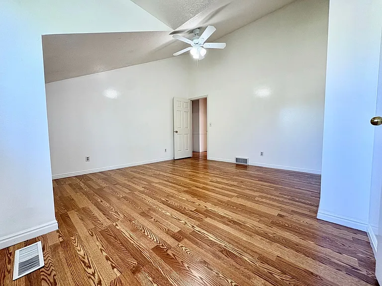 1091 & 1099 W Shepard Ln — Photo 30